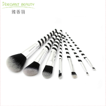 新買的化妝刷需要清洗么，該如何清洗呢？