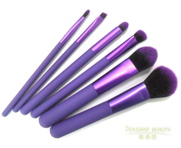 化妝刷有哪些不常見的使用方法？